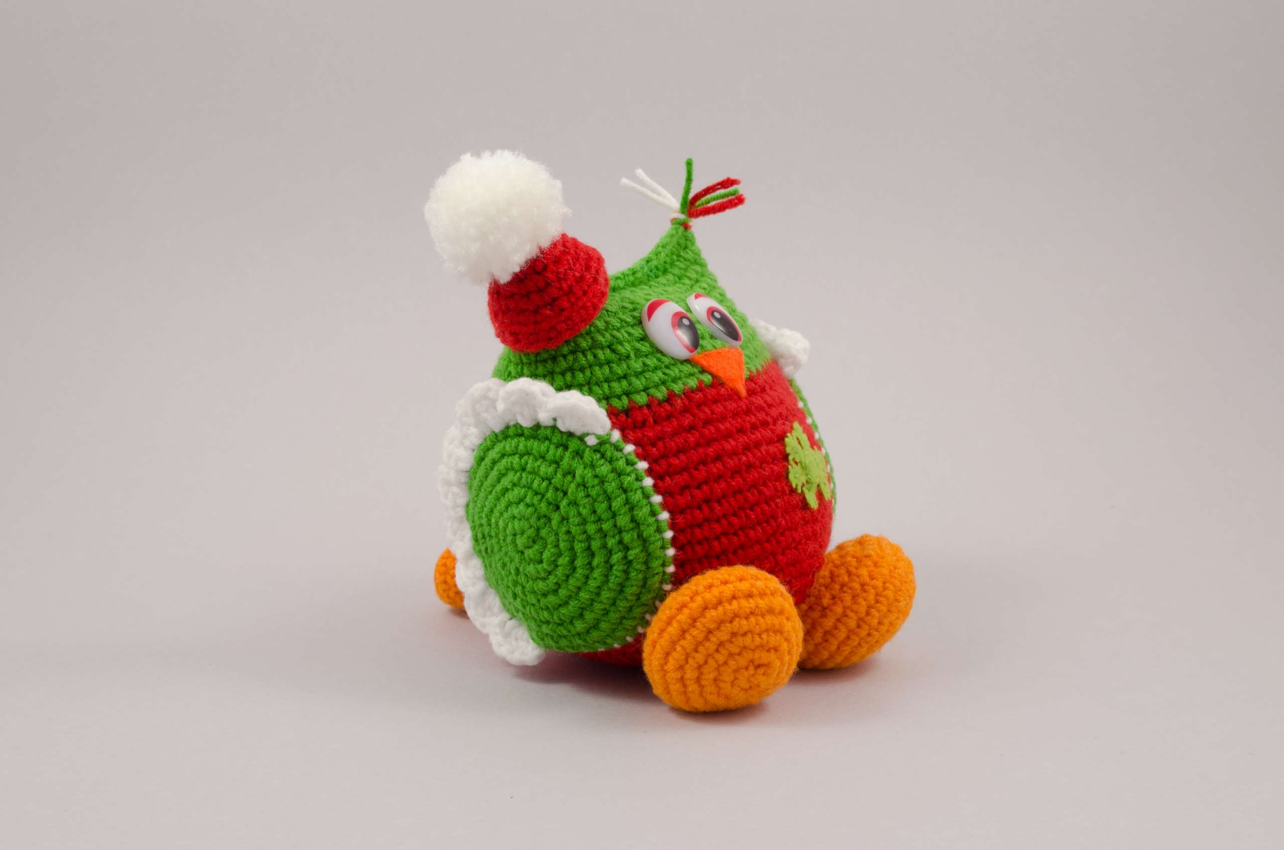 amigurumi christmas owl side view