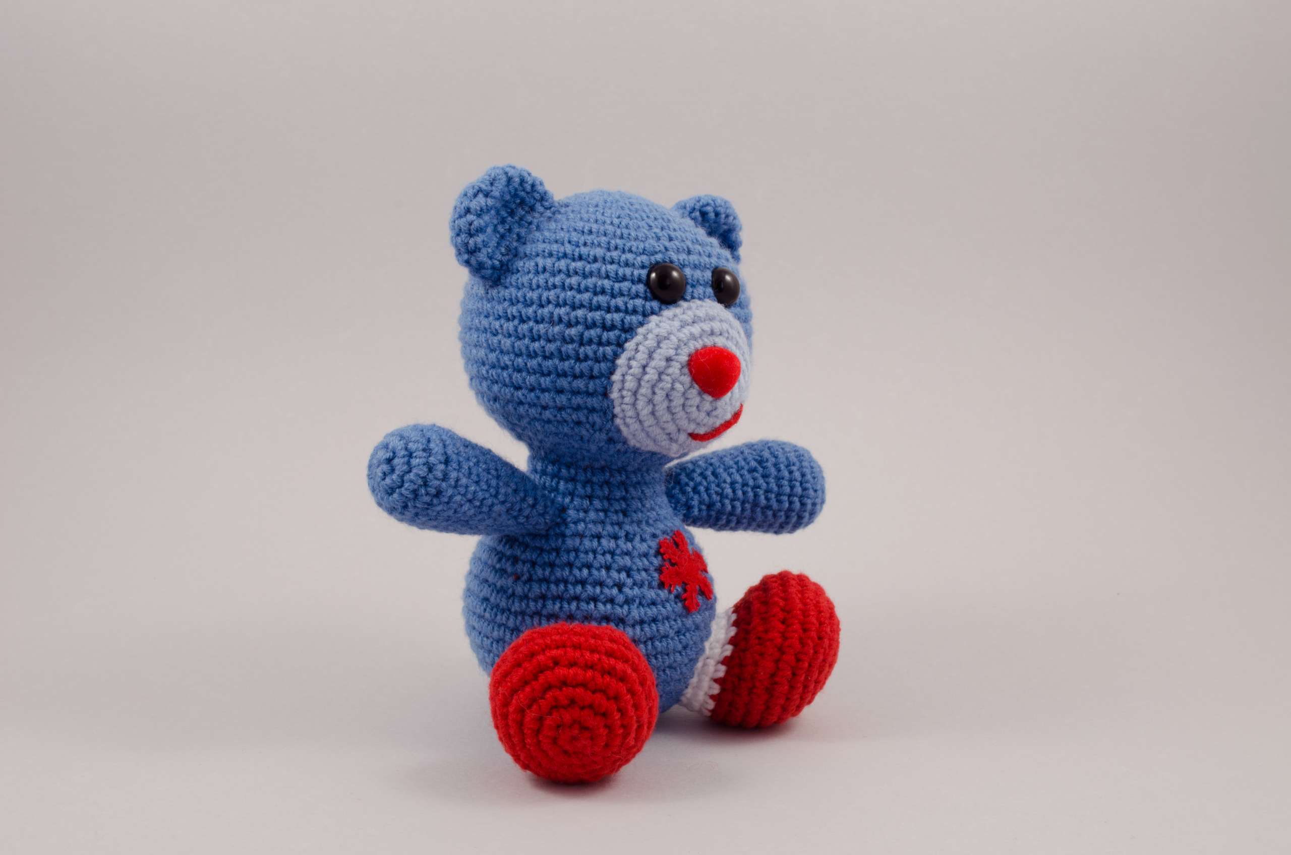 crochet Christmas bear side view