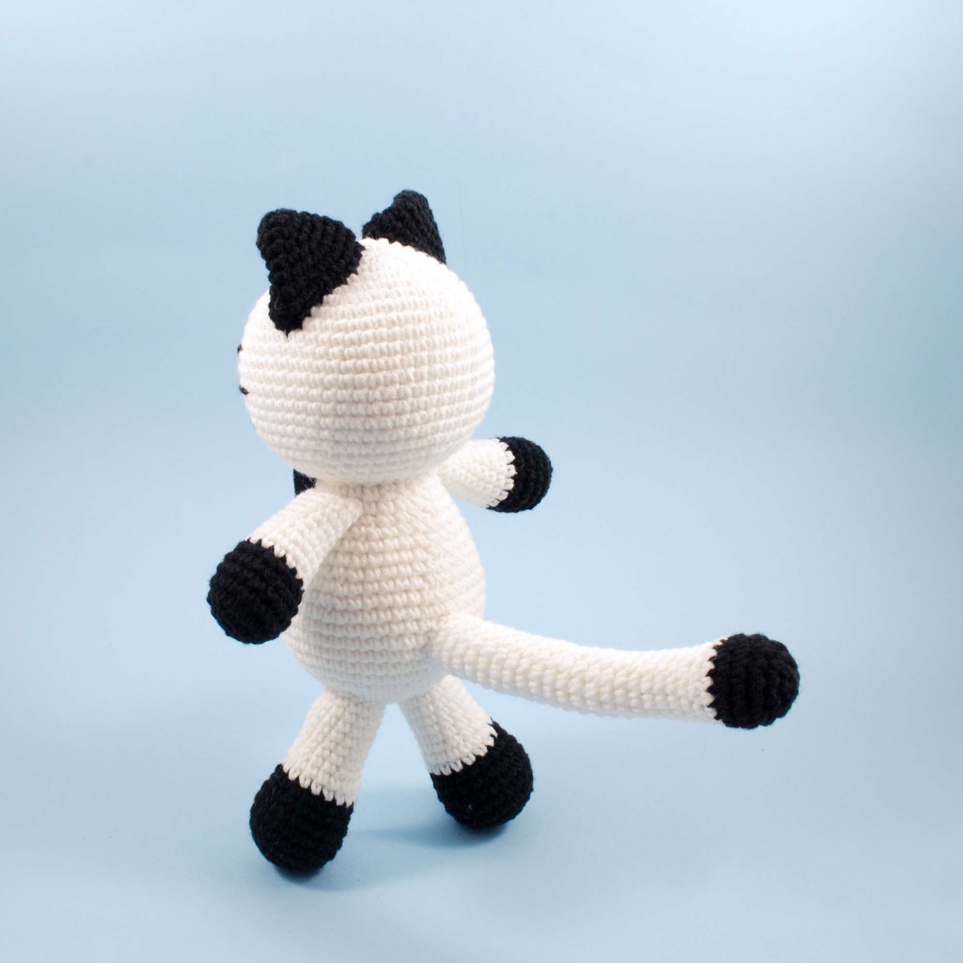crochet black and white cat back view