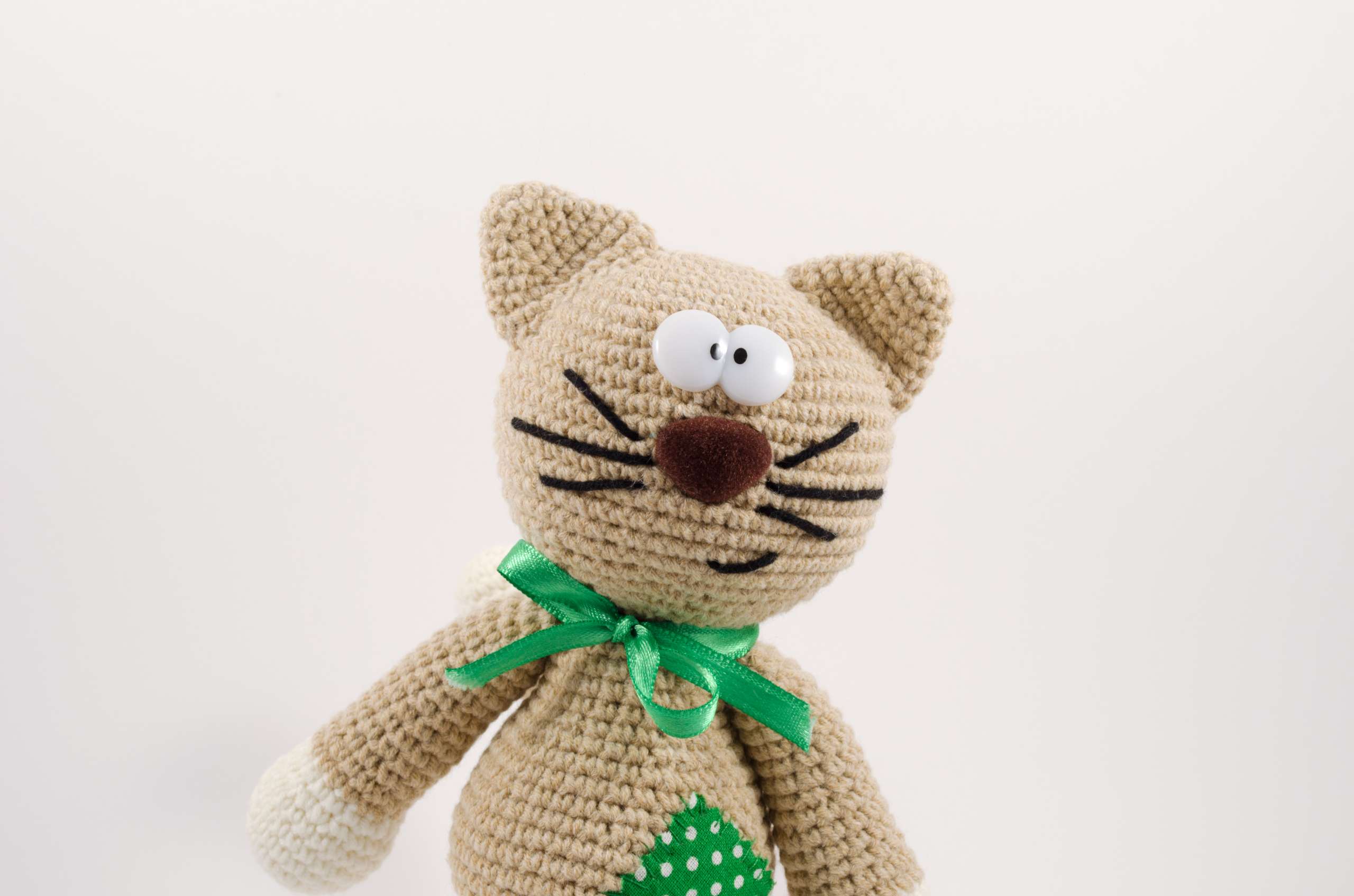 crochet patch the cat close up view