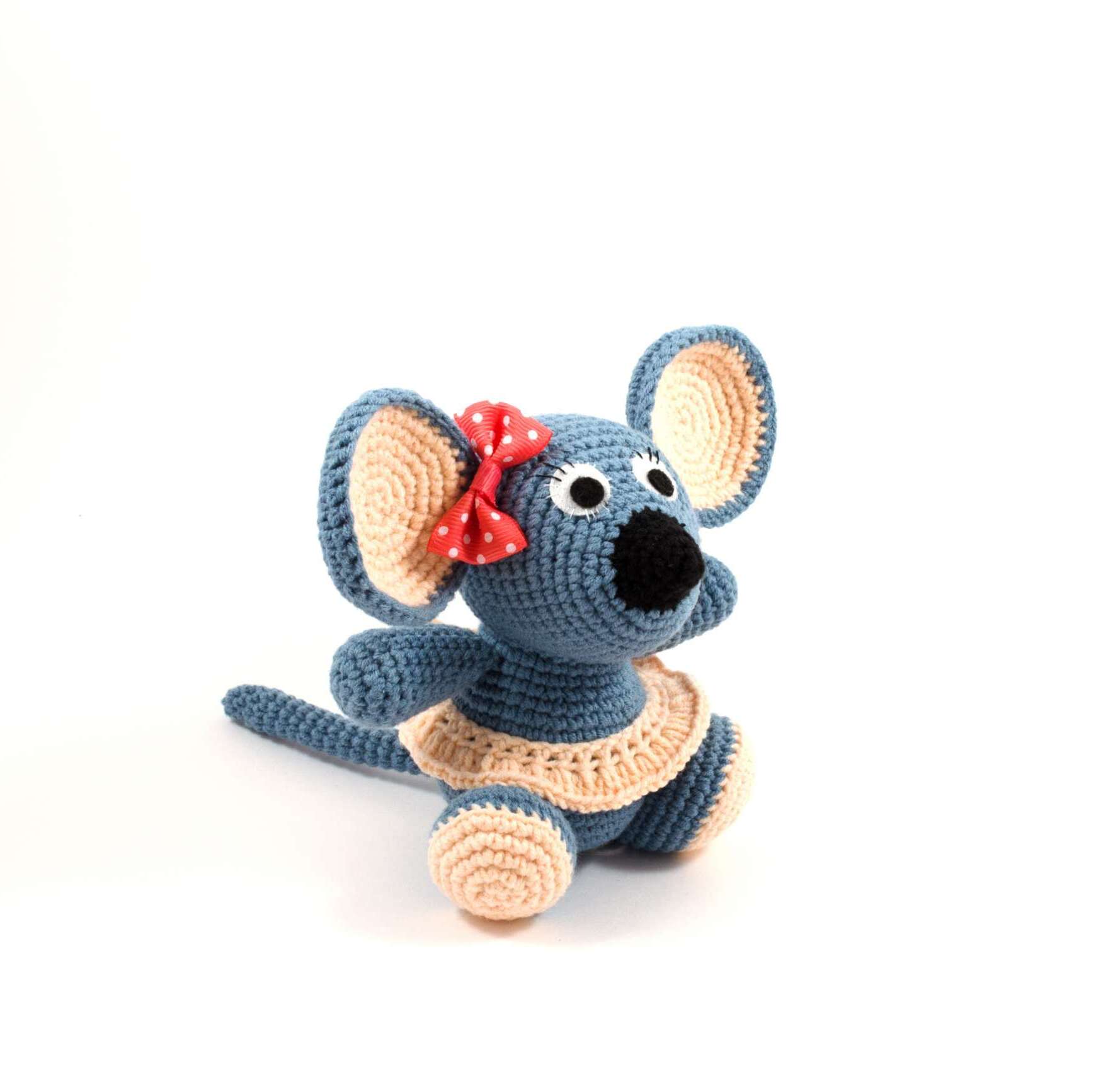 crochet grey mouse side view