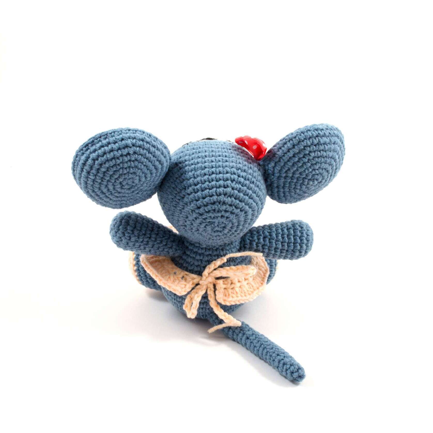 amigurumi mouse doll back view