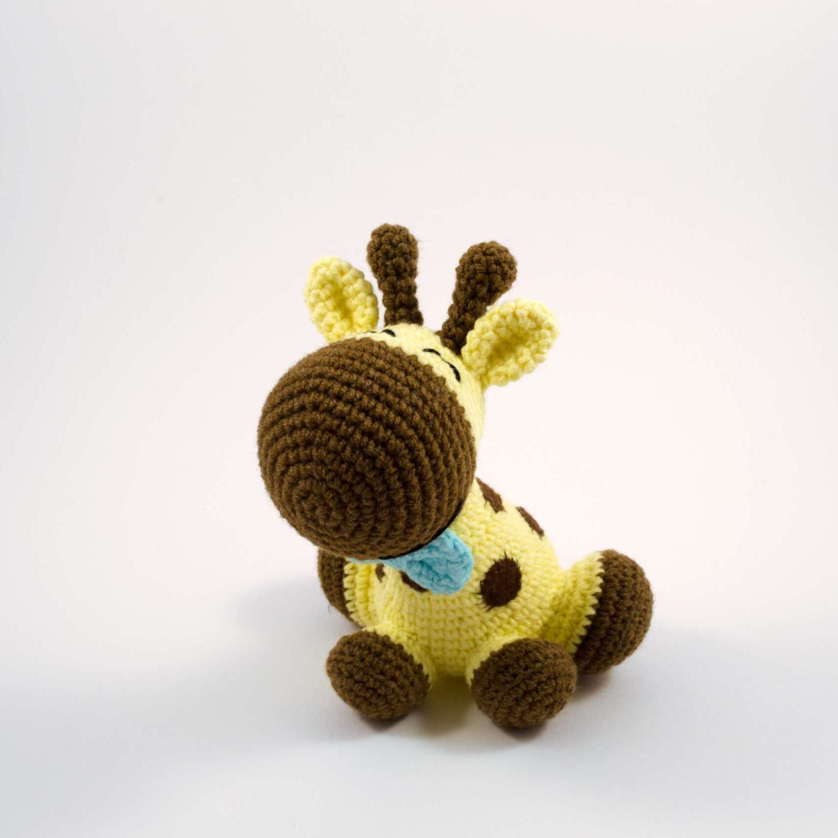 crochet happy the giraffe