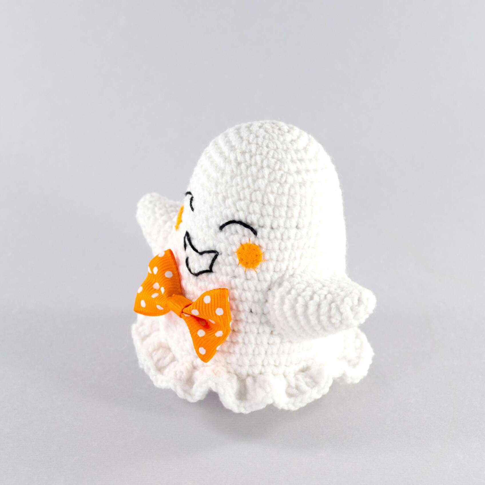 amigurumi halloween ghost side view
