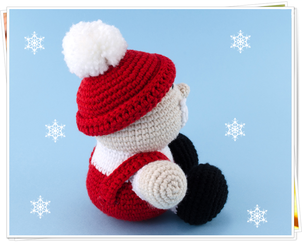 amigurumi santa claus side view