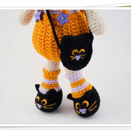 crochet halloween gilr shoes close up