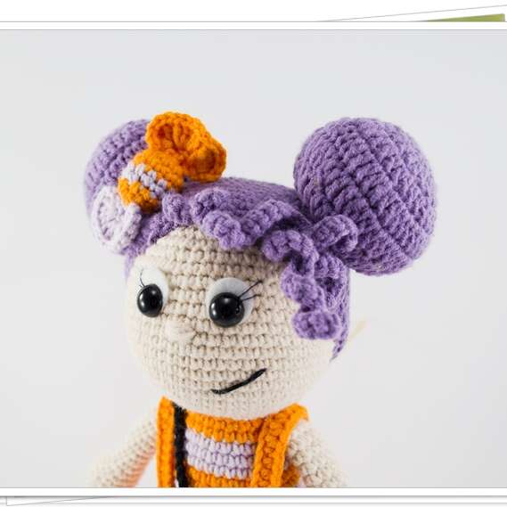 crochet halloween gilr close up