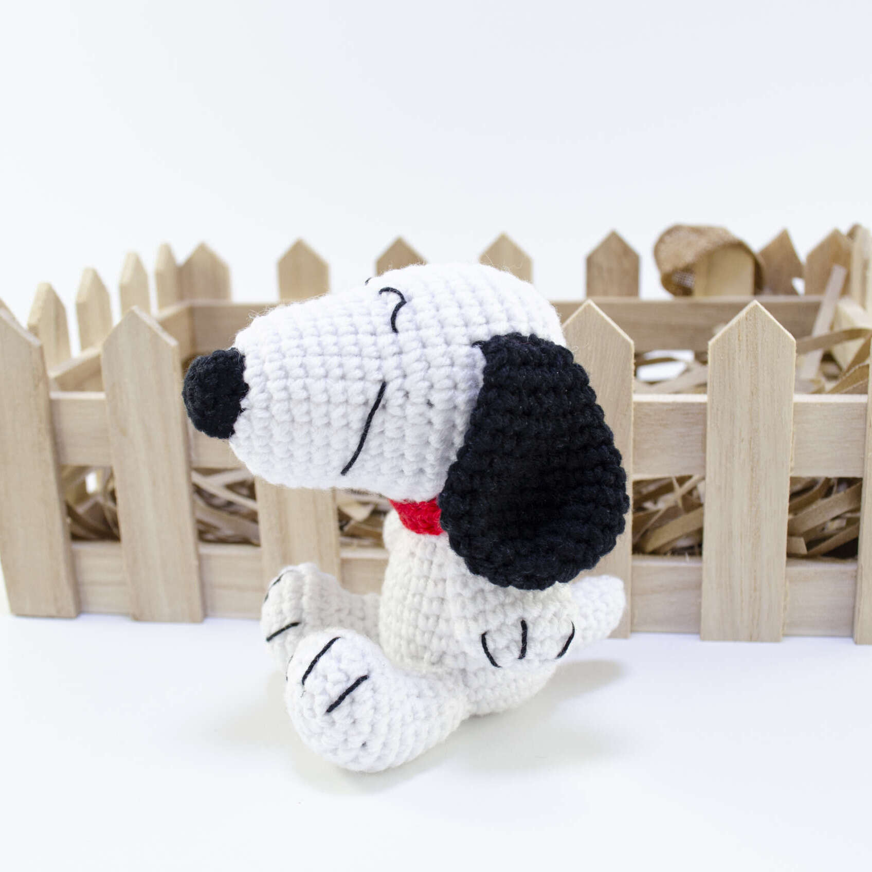crochet snoopy puppy side