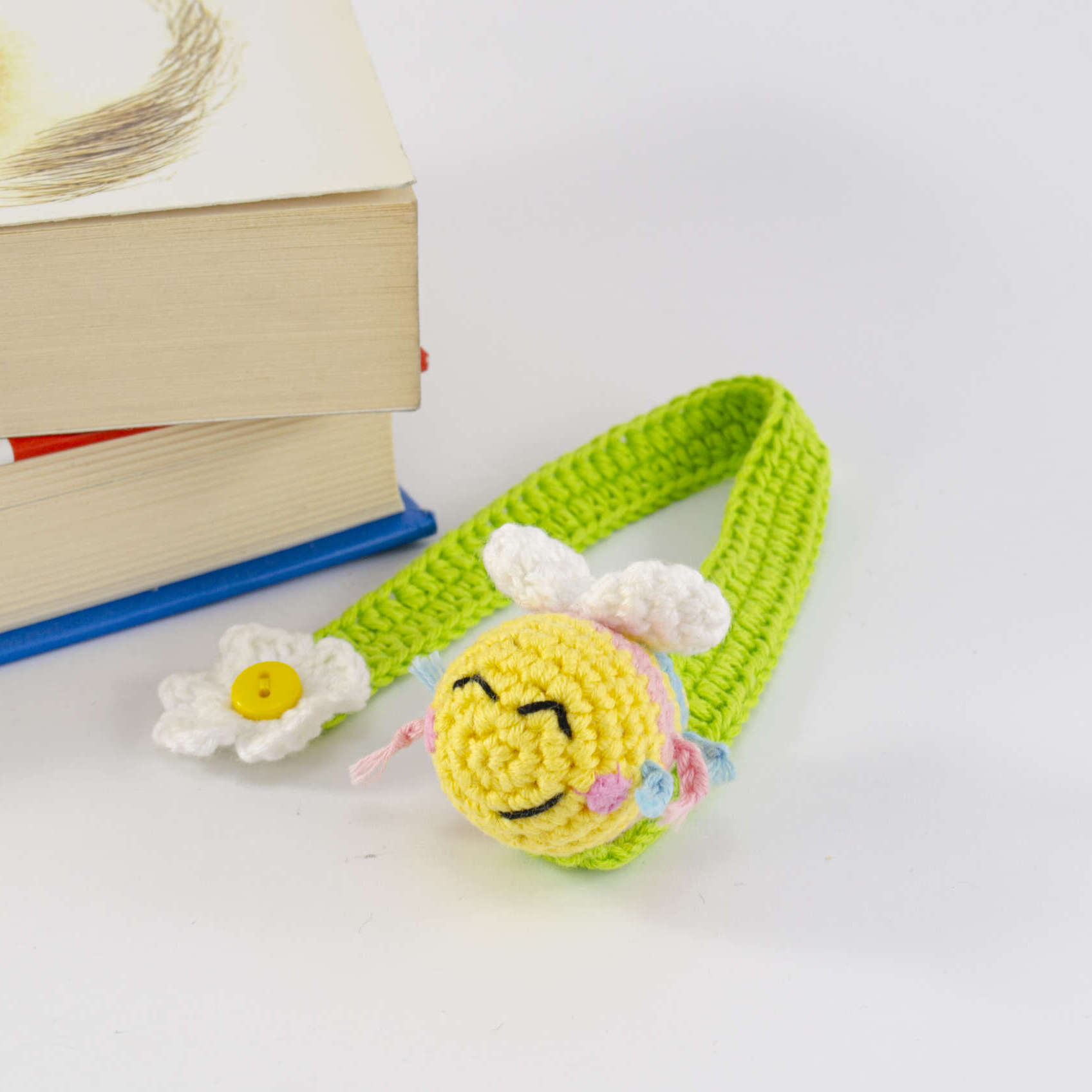 Crochet Bee Bookmark - Image 3