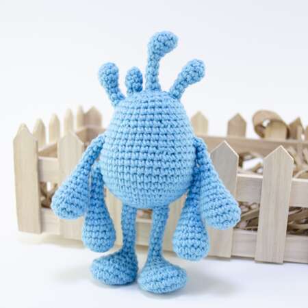 crochet blue alien